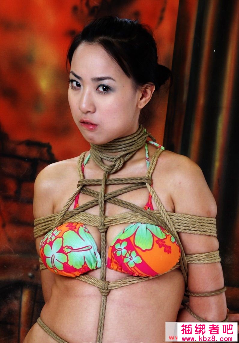 大美女啊,_先穿比基尼泳装绑上看看17P